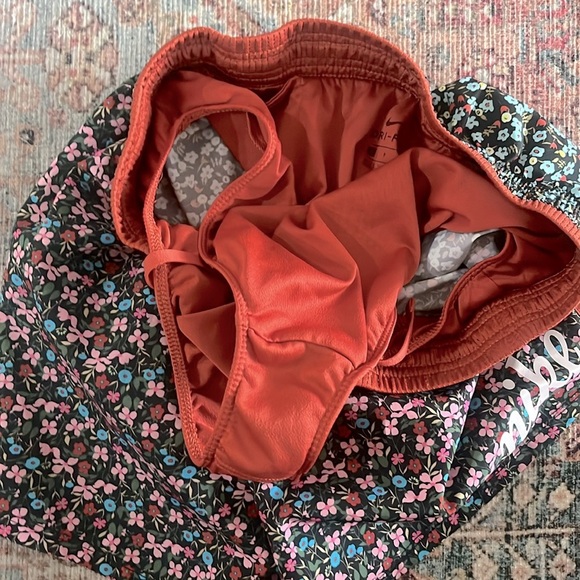 Nike Like New 10K Femme Running Shorts in Floral Print Size Small - Picture 6 of 6